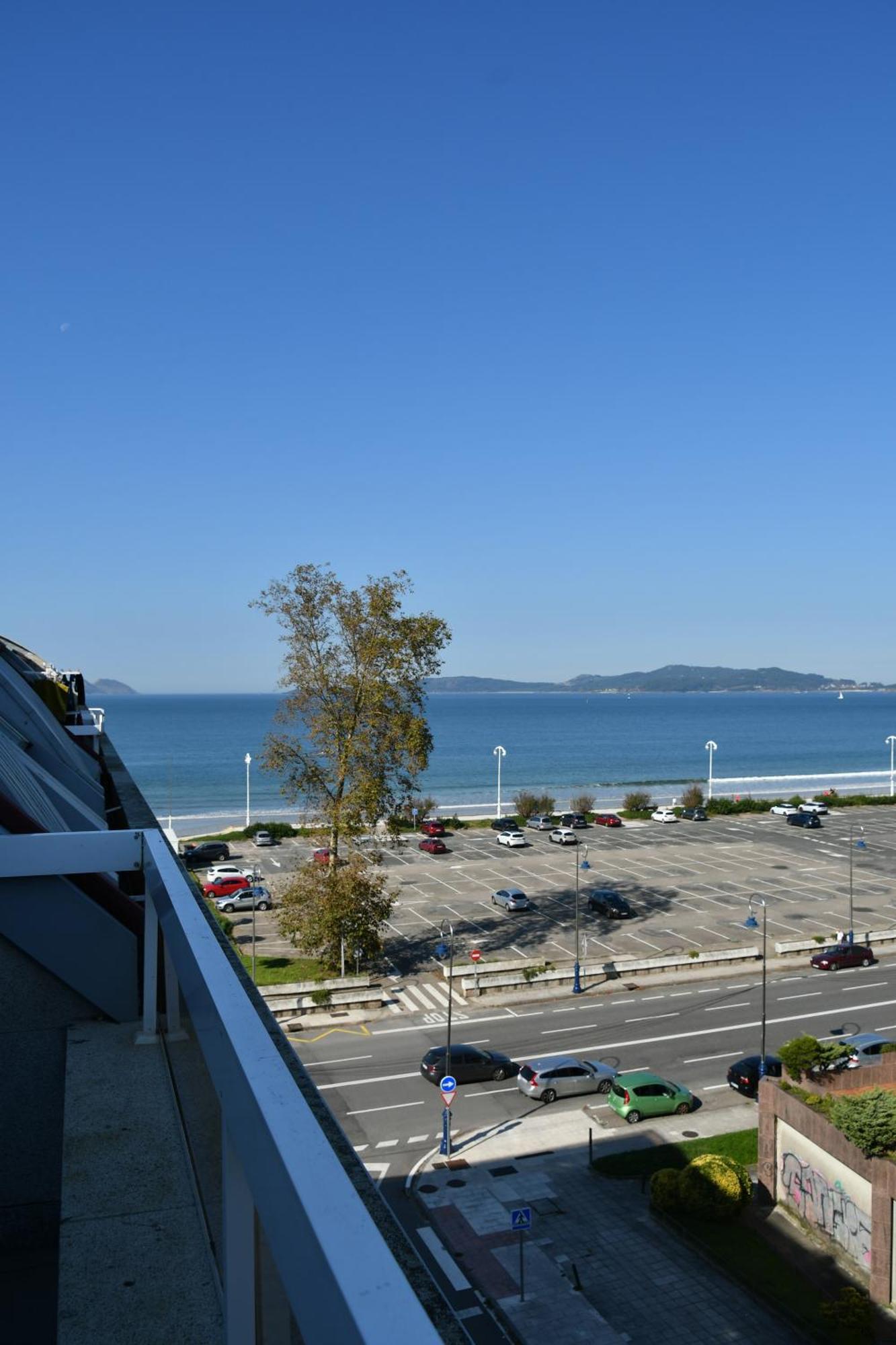 Primera Linea De Playa Samil Costa Con Garaje Incluido Vigo Extérieur photo