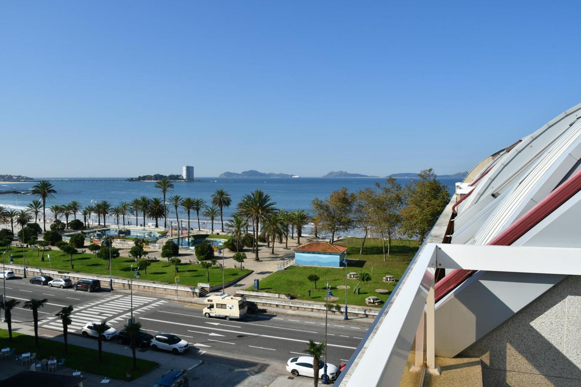 Primera Linea De Playa Samil Costa Con Garaje Incluido Vigo Extérieur photo