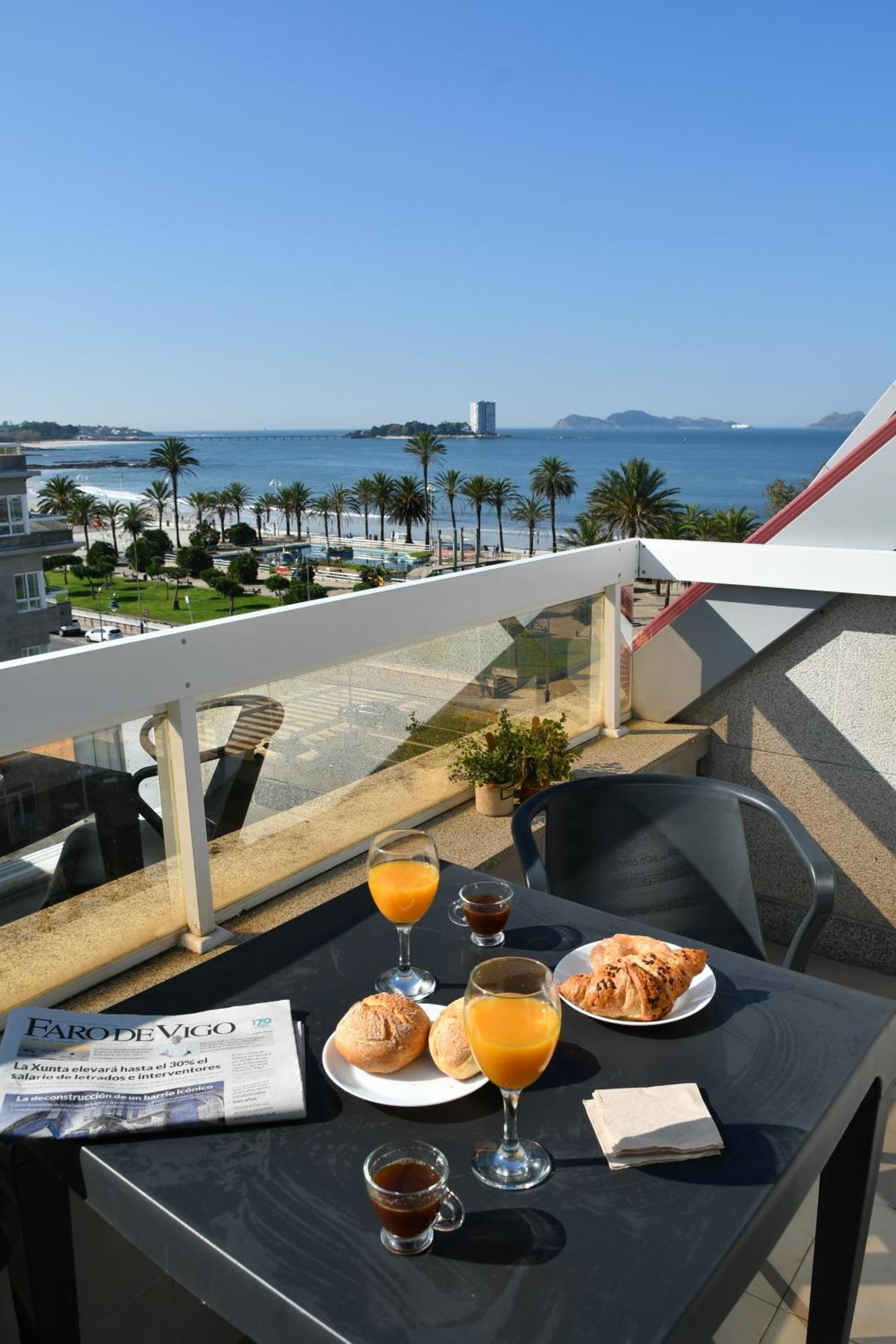 Primera Linea De Playa Samil Costa Con Garaje Incluido Vigo Extérieur photo