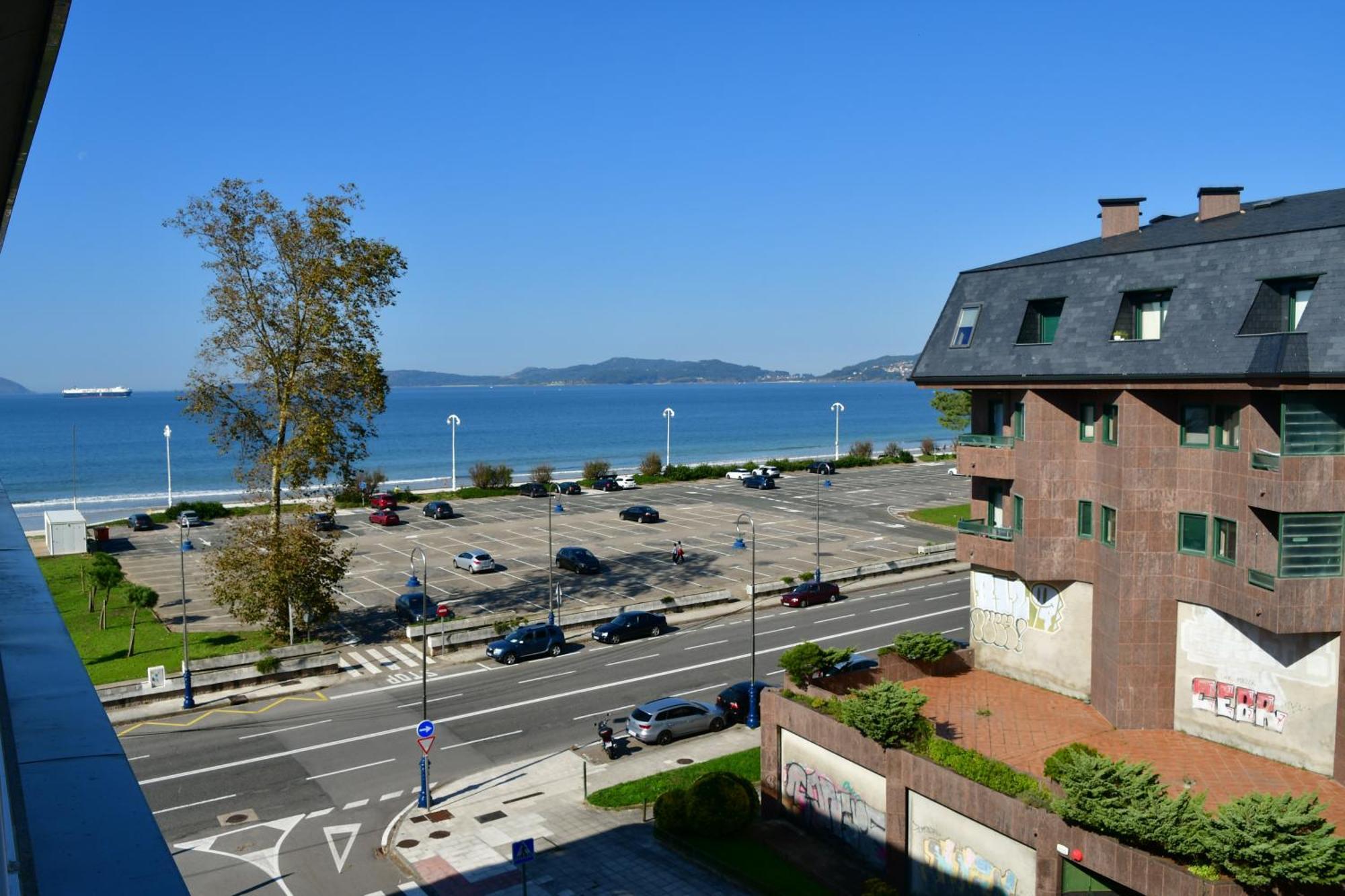 Primera Linea De Playa Samil Costa Con Garaje Incluido Vigo Extérieur photo